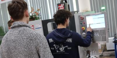 Uczniowie będą się szkolić na turbinach i solarach. Zakupi je EcoGenerator