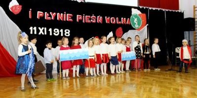 I płynie pieśń wolna…
