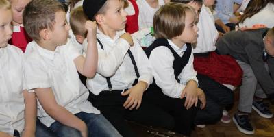 I płynie pieśń wolna…