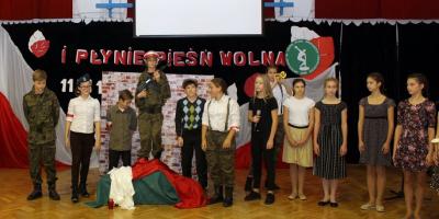 I płynie pieśń wolna…