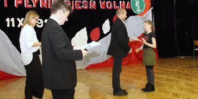 I płynie pieśń wolna…