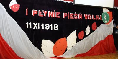 I płynie pieśń wolna…