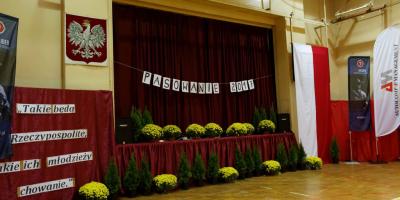 Pasowanie uczniów klas mundurowych w VII LO