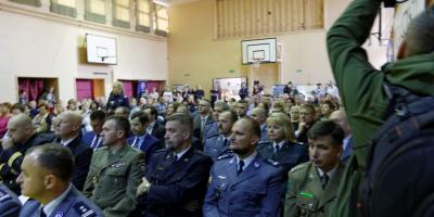 Pasowanie uczniów klas mundurowych w VII LO