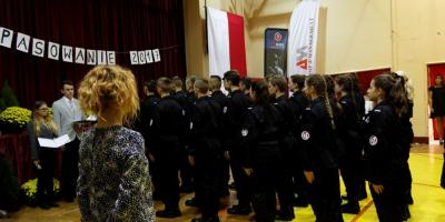 Pasowanie uczniów klas mundurowych w VII LO