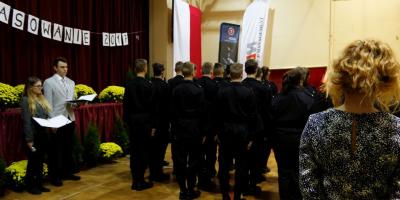 Pasowanie uczniów klas mundurowych w VII LO