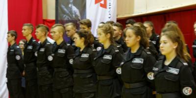 Pasowanie uczniów klas mundurowych w VII LO