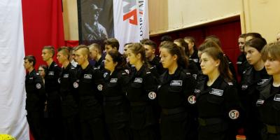 Pasowanie uczniów klas mundurowych w VII LO