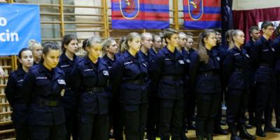 Pasowanie uczniów klas mundurowych w VII LO