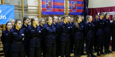 Pasowanie uczniów klas mundurowych w VII LO