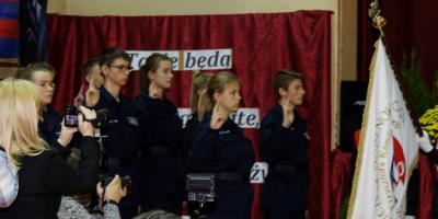 Pasowanie uczniów klas mundurowych w VII LO