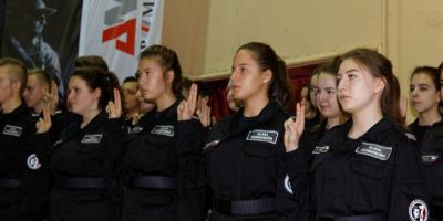 Pasowanie uczniów klas mundurowych w VII LO