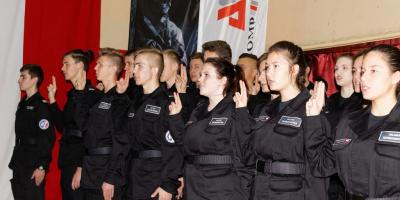 Pasowanie uczniów klas mundurowych w VII LO