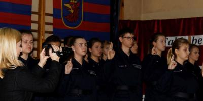 Pasowanie uczniów klas mundurowych w VII LO