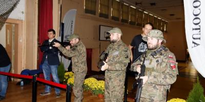 Pasowanie uczniów klas mundurowych w VII LO