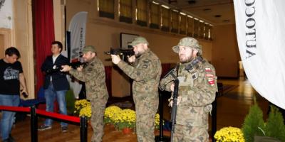 Pasowanie uczniów klas mundurowych w VII LO