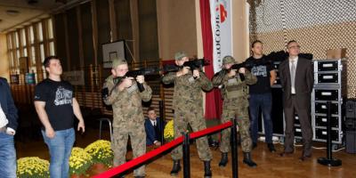 Pasowanie uczniów klas mundurowych w VII LO