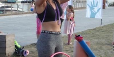 Jak się bawić to na całego. Hula-hoop na Bulwarach - reportaż